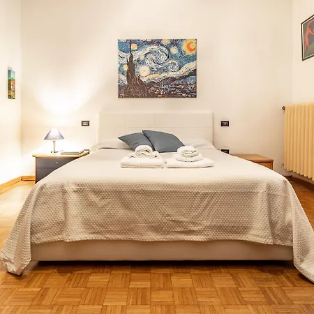 Apartament Spacious With Kitchenette, Near Piazza Maggiore