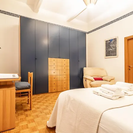 Apartament Spacious With Kitchenette, Near Piazza Maggiore *
