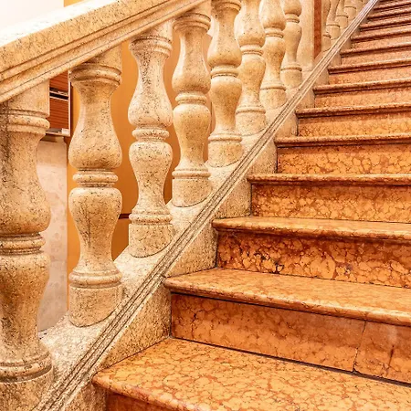 Daire Spacious With Kitchenette, Near Piazza Maggiore