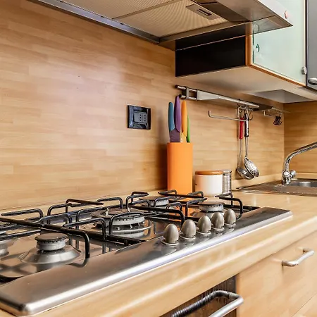 Daire Spacious With Kitchenette, Near Piazza Maggiore