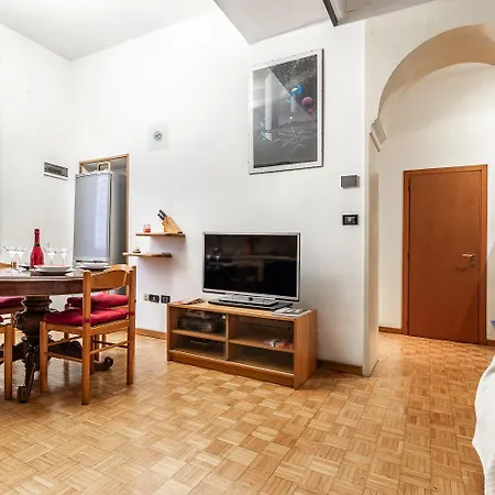 Apartment Spacious With Kitchenette, Near Piazza Maggiore