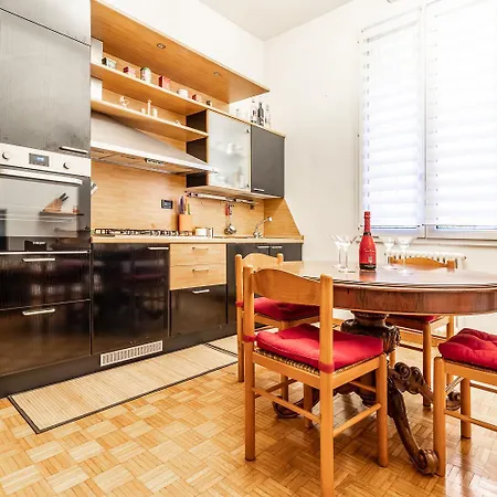 Spacious With Kitchenette, Near Piazza Maggiore Apartment *