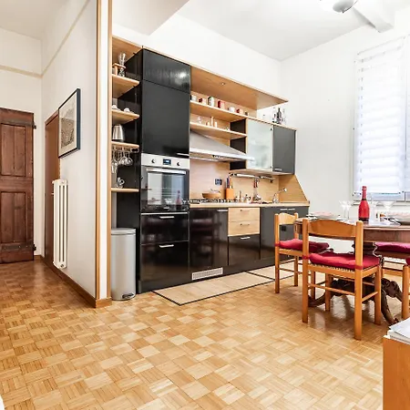 Spacious With Kitchenette, Near Piazza Maggiore Appartement *