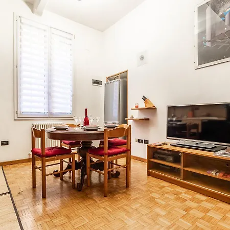 Spacious With Kitchenette, Near Piazza Maggiore *