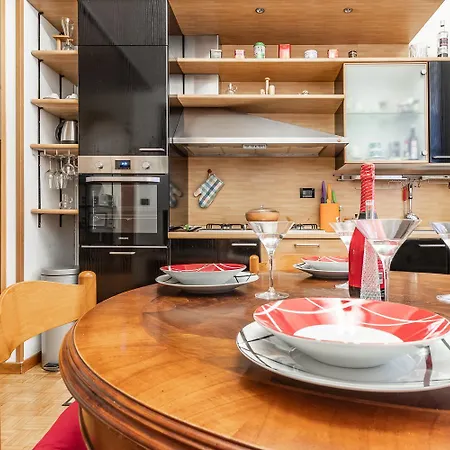 Apartment Spacious With Kitchenette, Near Piazza Maggiore