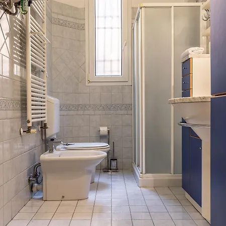 Apartment Spacious With Kitchenette, Near Piazza Maggiore