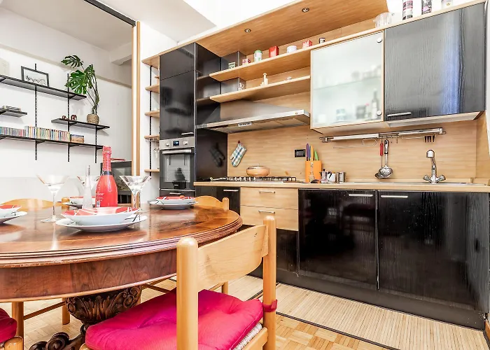 Spacious With Kitchenette, Near Piazza Maggiore 아파트 *