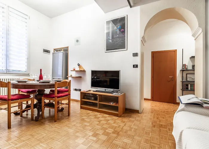 شقة Spacious With Kitchenette, Near Piazza Maggiore
