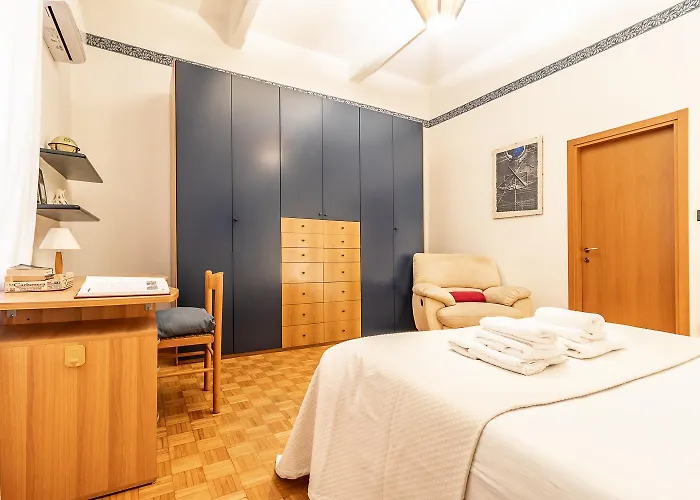 شقة Spacious With Kitchenette, Near Piazza Maggiore *