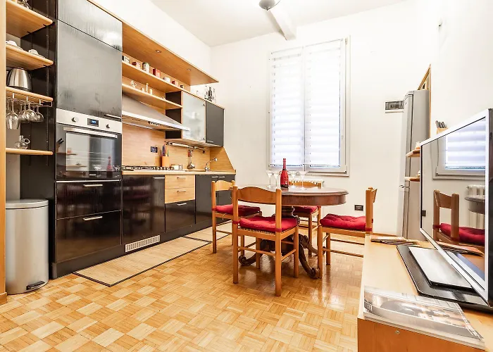 شقة Spacious With Kitchenette, Near Piazza Maggiore