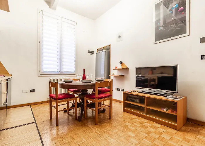 Spacious With Kitchenette, Near Piazza Maggiore *