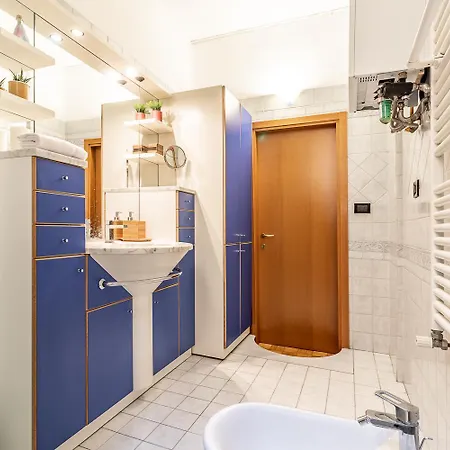 Spacious With Kitchenette, Near Piazza Maggiore